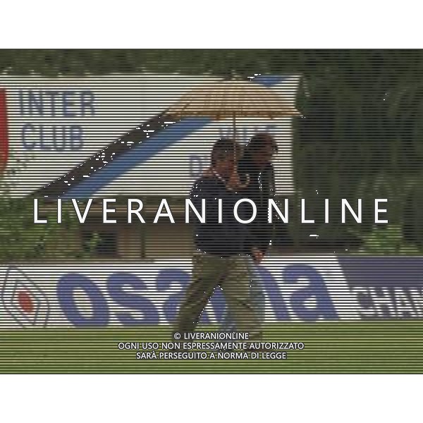RETROSPETTIVA MASSIMO MORATTI PRESIDENTE INTER CALCIO  NELLA FOTO NELLA FOTO MASSIMO MORATTI CON IL FRATELLO NATALINO CURZOLA MORATTI IN CAMPO AL RITIRO IN VALLE D\'AOSTA NELL\'ANNO 1999 AG ALDO LIVERANI SAS