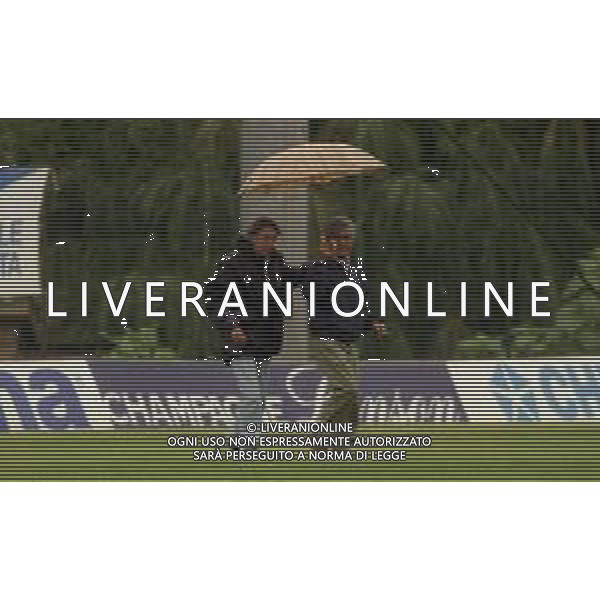 RETROSPETTIVA MASSIMO MORATTI PRESIDENTE INTER CALCIO  NELLA FOTO NELLA FOTO MASSIMO MORATTI CON IL FRATELLO NATALINO CURZOLA MORATTI IN CAMPO AL RITIRO IN VALLE D\'AOSTA NELL\'ANNO 1999 AG ALDO LIVERANI SAS