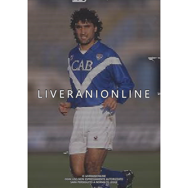 RETROSPETTIVA DE PAOLA LUCIANO CALCIATORE NELLA FOTO LUCIANO DE PAOLA CON LA MAGLIA DEL BRESCIA CALCIO AG ALDO LIVERANI SAS