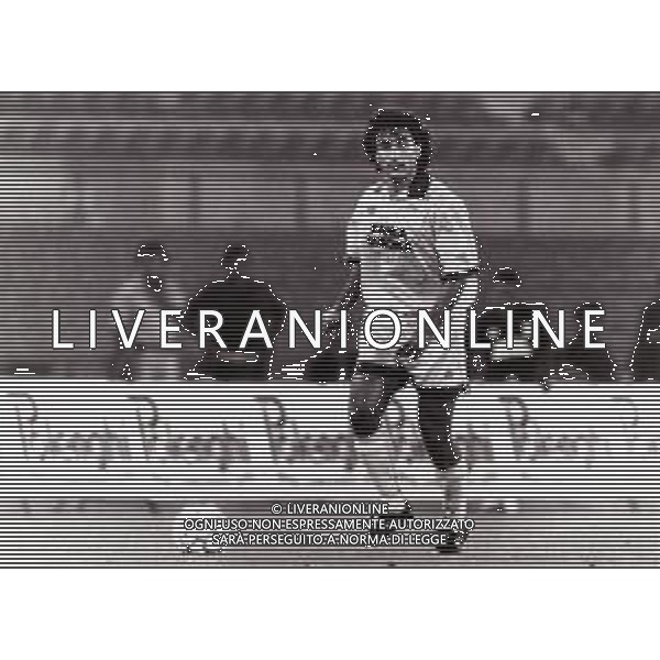 RETROSPETTIVA DE PAOLA LUCIANO CALCIATORE NELLA FOTO LUCIANO DE PAOLA CON LA MAGLIA DELLA LAZIO CALCIO AG ALDO LIVERANI SAS