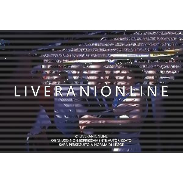 RETROSPETTIVA PAOLO MANTOVANI PRESIDENTE DELLA SAMPDORIA CALCIO NELLA FOTO PAOLO MANTOVANI PRESIDENTE DELLA SAMPDORIA CALCIO CON FAUSTO PARI E GIOVANNI INVERNIZZI FESTA SCUDETTO AG ALDO LIVERANI SAS