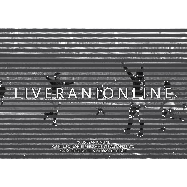 17-12-1973 MILANO CAMPIONATO DI CALCIO SERIE A MILAN LAZIO 3-1 NELLA FOTO GIANNI IRVERA E ALBERTO BIGON ESULTANO DOPO IL GOAL AG ALDO LIVERANI SAS