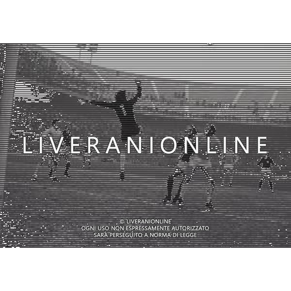 17-12-1973 MILANO CAMPIONATO DI CALCIO SERIE A MILAN LAZIO 3-1 NELLA FOTO PARATA FELICE PULICI AG ALDO LIVERANI SAS