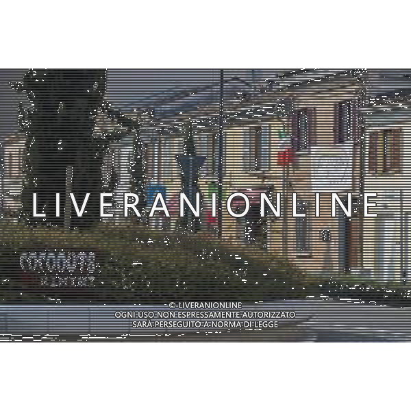 Rimini 21/03/2020 - posti blocco e controlli a tappeto a causa dell\' emergenza Coronavirus a Rimini - nella foto: striscioni con scritto andra\' tutto bene e bandiere dell\'Italia alle finestre ©Claudio Zamagni/Agenzia Aldo Liverani