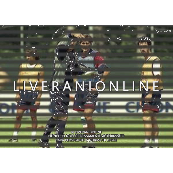 1999 SESTOLA-ALLENAMENTO PRE CAMPIONATO ESTIVO BOLOGNA CALCIO NELLA FOTO SERGIO BUSO ALLENATORE BOLOGNA CALCIO CON CRISTOPHE SANCHEZ E GIOVANNI BIA AG ALDO LIVERANI SAS