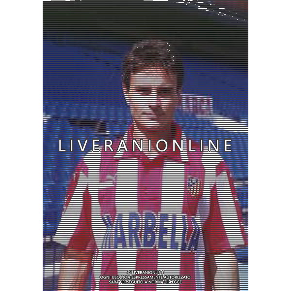 RETROSPETTIVA CARLOS AGUILERA MARTIN CALCIATORE NELLA FOTO CARLOS AGUILERA MARTIN CON LA MAGLIA DELL\'ATLETICO MADRID NELL\'ANNO 1996 AG ALDO LIVERANI SAS