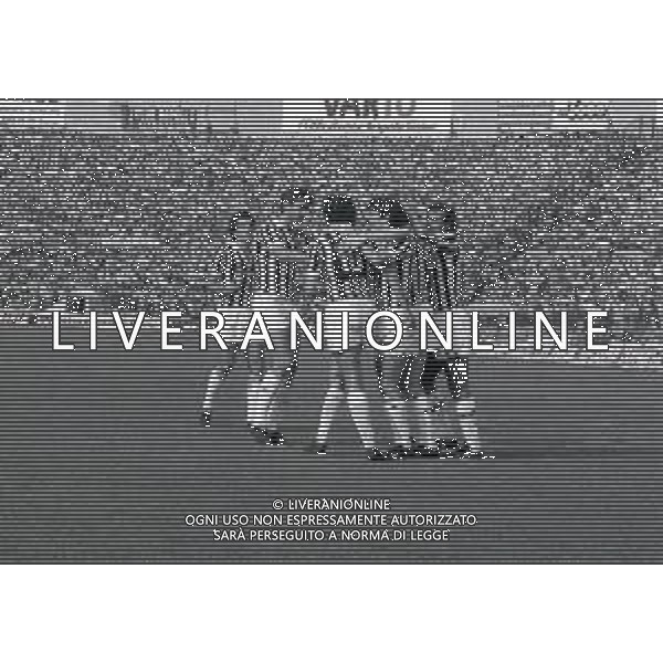 03-10-1982 TORINO-CAMPIONATO DI CALCIO SERIE A JUVENTUS NAPOLI 3-0 NELLA FOTO ABBRACCI GIOCATORI JUVENTUS AG ALDO LIVERANI SAS