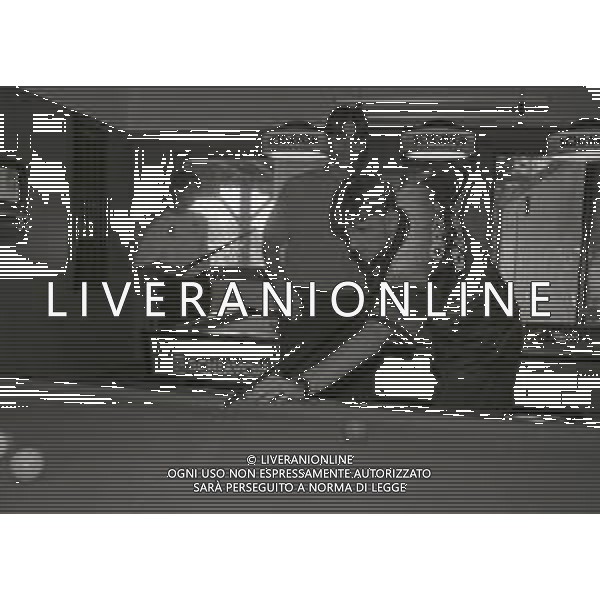 1996 MILANELLO -ALLENAMENTO AC MILAN NELLA FOTO THOMAS LOCATELLI GIOCA A BIGLIARDO AG ALDO LIVERANI SAS