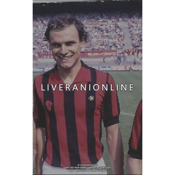 RETROSPETTIVA WALTER DE VECCHI CALCIATORE NELLA FOTO WALTER DE VECCHI CON LA MAGLIA DEL MILAN CALCIO AG ALDOLIVERANI SAS