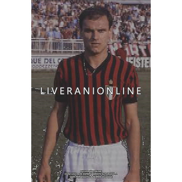 RETROSPETTIVA WALTER DE VECCHI CALCIATORE NELLA FOTO WALTER DE VECCHI CON LA MAGLIA DEL MILAN CALCIO AG ALDOLIVERANI SAS