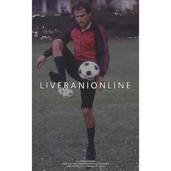 RETROSPETTIVA WALTER DE VECCHI CALCIATORE NELLA FOTO WALTER DE VECCHI CON LA MAGLIA DEL MILAN CALCIO AG ALDOLIVERANI SAS