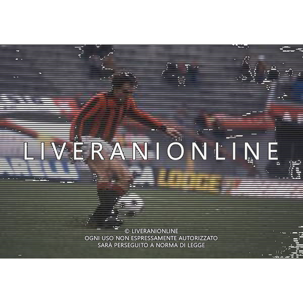 RETROSPETTIVA WALTER DE VECCHI CALCIATORE NELLA FOTO WALTER DE VECCHI CON LA MAGLIA DEL MILAN CALCIO AG ALDOLIVERANI SAS