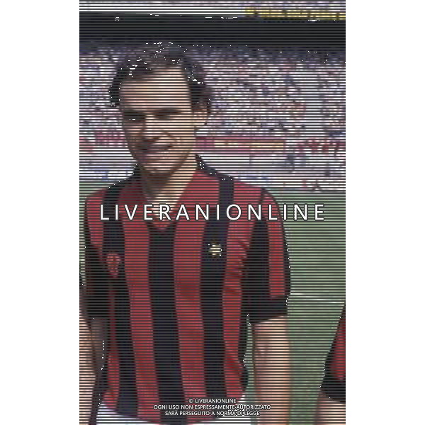 RETROSPETTIVA WALTER DE VECCHI CALCIATORE NELLA FOTO WALTER DE VECCHI CON LA MAGLIA DEL MILAN CALCIO AG ALDOLIVERANI SAS