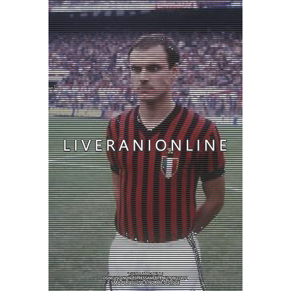 RETROSPETTIVA WALTER DE VECCHI CALCIATORE NELLA FOTO WALTER DE VECCHI CON LA MAGLIA DEL MILAN CALCIO AG ALDOLIVERANI SAS