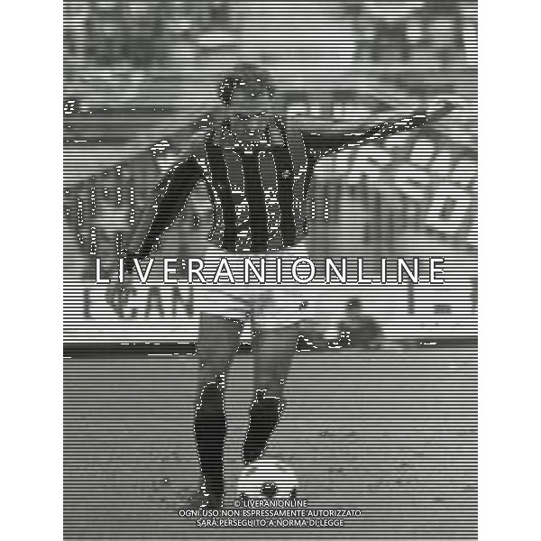 RETROSPETTIVA WALTER DE VECCHI CALCIATORE NELLA FOTO WALTER DE VECCHI CON LA MAGLIA DEL MILAN CALCIO AG ALDOLIVERANI SAS