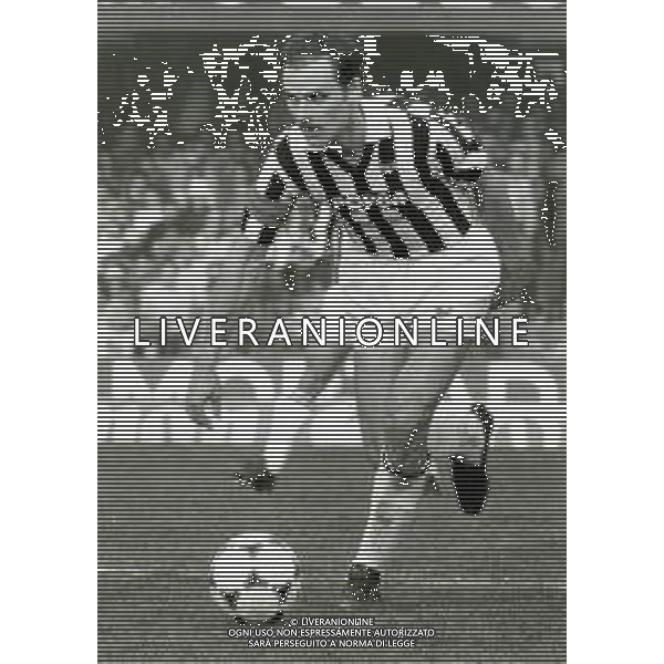 RETROSPETTIVA WALTER DE VECCHI CALCIATORE NELLA FOTO WALTER DE VECCHI CON LA MAGLIA DELL\'ASCOLI CALCIO AG ALDOLIVERANI SAS