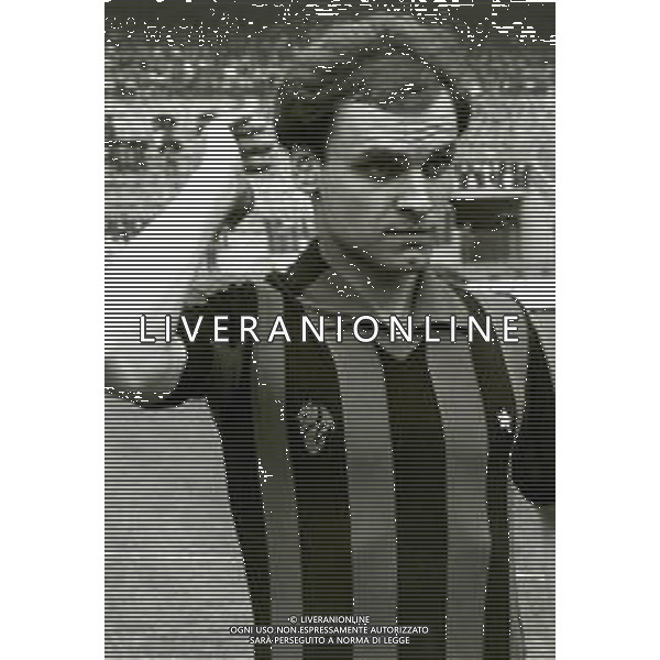 RETROSPETTIVA WALTER DE VECCHI CALCIATORE NELLA FOTO WALTER DE VECCHI CON LA MAGLIA DEL MILAN CALCIO AG ALDOLIVERANI SAS