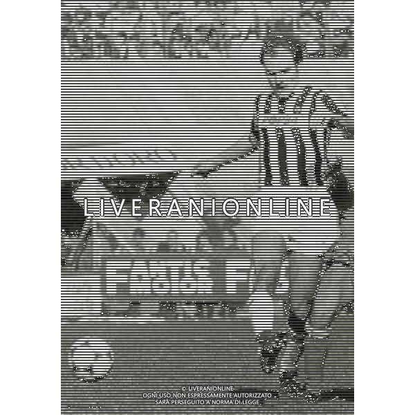 RETROSPETTIVA WALTER DE VECCHI CALCIATORE NELLA FOTO WALTER DE VECCHI CON LA MAGLIA DELL\'ASCOLI CALCIO AG ALDOLIVERANI SAS