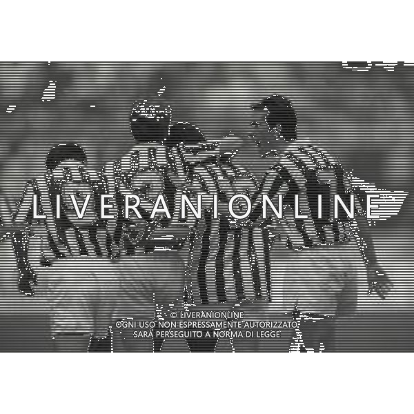 26-04-1992 MILANO CAMPIONATO DI CALCIO SERIE A INTER -JUVENTUS 1-3 NELLA FOTO ABBRACCI GIOCATORI JUVENTUS DOPO IL GOAL AG ALDO LIVERANI SAS