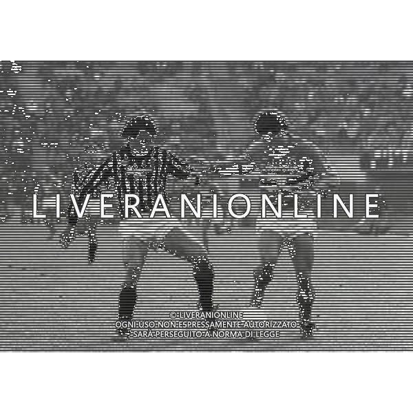 09-02-1986 MILANO CAMPIONATO DI CALCIO SERIE A MILAN SAMPDORIA 2-2 NELLA FOTO GIANLUCA VIALLI E PAOLO MALDINI AG ALDO LIVERANI SAS