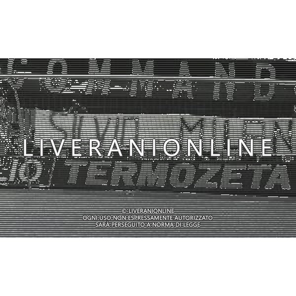 09-02-1986 MILANO CAMPIONATO DI CALCIO SERIE A MILAN SAMPDORIA 2-2 NELLA FOTO STRISCIONI PRO SILVIO BERLUSCONI AG ALDO LIVERANI SAS