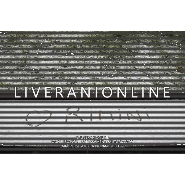 Rimini 25/03/2020 - Breve ma intensa nevicata durante l\' emergenza Coronavirus a Rimini - nella foto: love Rimini scritta sulla panchina del parco marecchia ©Claudio Zamagni/Agenzia Aldo Liverani / AGENZIA ALDO LIVERANI SAS