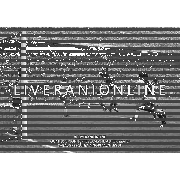 14-09-1980 MILANO CAMPIONATO DI CALCIO SERIE B MILAN BARI 1-0 NELLA FOTO PARATA ARCANGELO VENTURELLI AG ALDO LIVERANI SAS