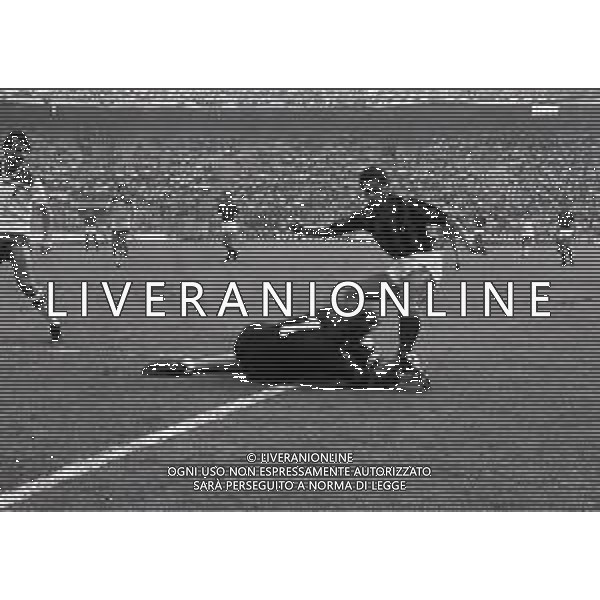 14-09-1980 MILANO CAMPIONATO DI CALCIO SERIE B MILAN BARI 1-0 NELLA FOTO TIRO GIUSEPPE GALLUZZO AG ALDO LIVERANI SAS
