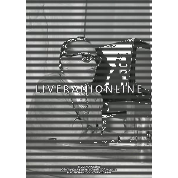 27-09-1956 1956 ROMA OMICIDIO WILMA MONTESI NELLA FOTO SILVANO MUTO DURANTE UNA CONFERENZA STAMPA PUBBLICISTA DIRETTORE DEL GIORNALE "ATTUALITA\' " MISE IN MOTO L\'INCHIESTA GIUDIZIARIA AG ALDO LIVERANI SAS