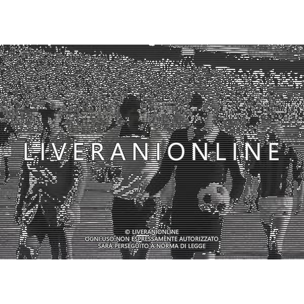 12-10-1980 MILANO CAMPIONATO DI CALCIO SERIE B MILAN VERONA 2-1 NELLA FOTO PAOLO CONTI CON L\'ARBITRO PIERLUIGI PAIRETTO AG ALDO LIVERANI SAS