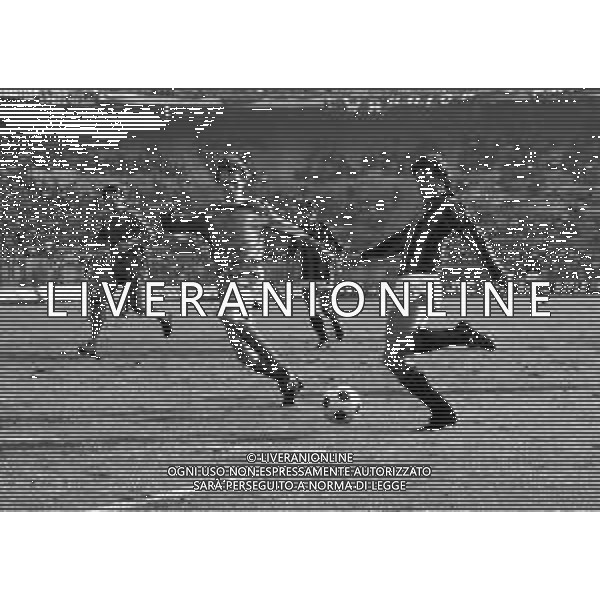 12-10-1980 MILANO CAMPIONATO DI CALCIO SERIE B MILAN VERONA 2-1 NELLA FOTO ROBERTO ANTONELLI E ROBERTO TRICELLA AG ALDO LIVERANI SAS