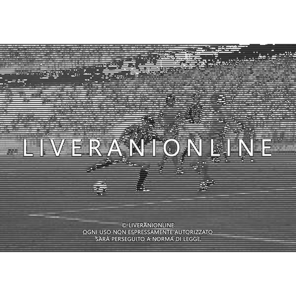 12-10-1980 MILANO CAMPIONATO DI CALCIO SERIE B MILAN VERONA 2-1 NELLA FOTO ROBERTO ANTONELLI E TAZIO ROVERSI AG ALDO LIVERANI SAS