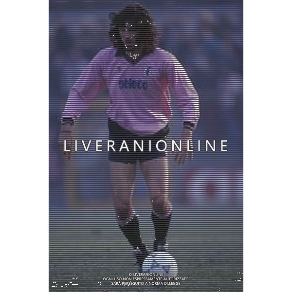 RETROSPETTIVA FELICE CENTOFANTI CALCIATORE NELLA FOTO FELICE CENTOFANTI CON LA MAGLIA DEL PALERMO CALCIO NELL\'ANNO 1991-1992 AG ALDO LIVERANI SAS