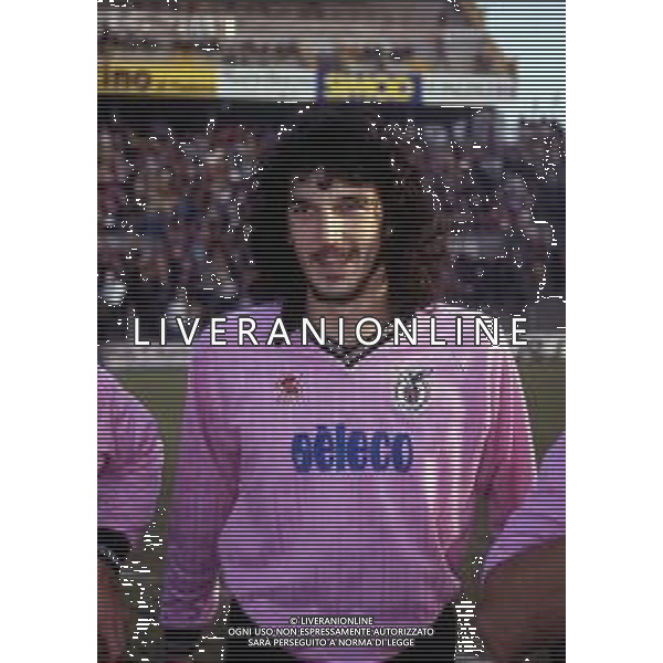 RETROSPETTIVA FELICE CENTOFANTI CALCIATORE NELLA FOTO FELICE CENTOFANTI CON LA MAGLIA DEL PALERMO CALCIO NELL\'ANNO 1991-1992 AG ALDO LIVERANI SAS