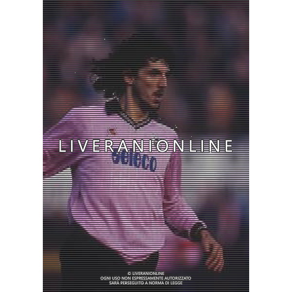 RETROSPETTIVA FELICE CENTOFANTI CALCIATORE NELLA FOTO FELICE CENTOFANTI CON LA MAGLIA DEL PALERMO CALCIO NELL\'ANNO 1991-1992 AG ALDO LIVERANI SAS