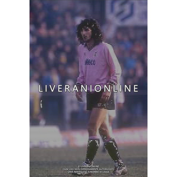 RETROSPETTIVA FELICE CENTOFANTI CALCIATORE NELLA FOTO FELICE CENTOFANTI CON LA MAGLIA DEL PALERMO CALCIO NELL\'ANNO 1991-1992 AG ALDO LIVERANI SAS