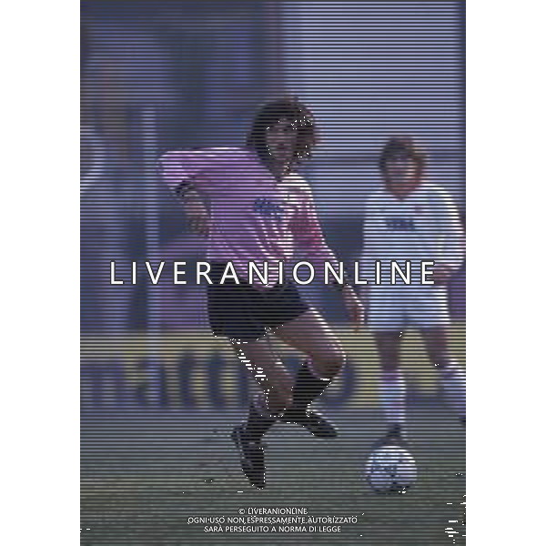 RETROSPETTIVA FELICE CENTOFANTI CALCIATORE NELLA FOTO FELICE CENTOFANTI CON LA MAGLIA DEL PALERMO CALCIO NELL\'ANNO 1991-1992 AG ALDO LIVERANI SAS