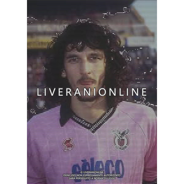 RETROSPETTIVA FELICE CENTOFANTI CALCIATORE NELLA FOTO FELICE CENTOFANTI CON LA MAGLIA DEL PALERMO CALCIO NELL\'ANNO 1991-1992 AG ALDO LIVERANI SAS