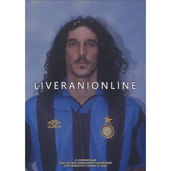 RETROSPETTIVA FELICE CENTOFANTI CALCIATORE NELLA FOTO FELICE CENTOFANTI CON LA MAGLIA DELL\'INTER CALCIO NELL\'ANNO 1995-1996 AG ALDO LIVERANI SAS