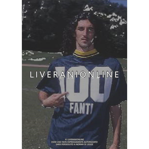 RETROSPETTIVA FELICE CENTOFANTI CALCIATORE NELLA FOTO FELICE CENTOFANTI CON LA MAGLIA DELL\'INTER CALCIO NELL\'ANNO 1995-1996 AG ALDO LIVERANI SAS