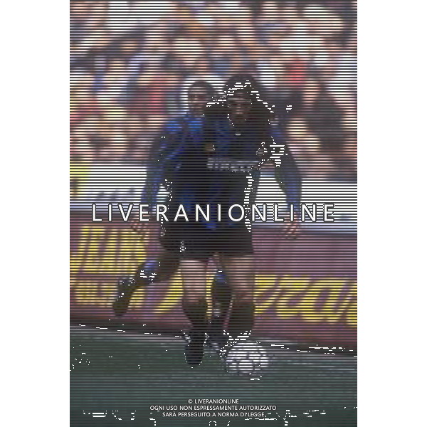 RETROSPETTIVA FELICE CENTOFANTI CALCIATORE NELLA FOTO FELICE CENTOFANTI CON LA MAGLIA DELL\'INTER CALCIO NELL\'ANNO 1995-1996 AG ALDO LIVERANI SAS