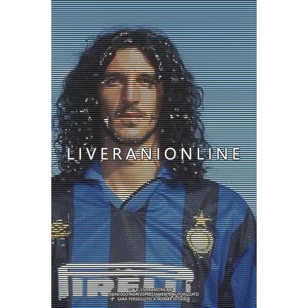 RETROSPETTIVA FELICE CENTOFANTI CALCIATORE NELLA FOTO FELICE CENTOFANTI CON LA MAGLIA DELL\'INTER CALCIO NELL\'ANNO 1995-1996 AG ALDO LIVERANI SAS