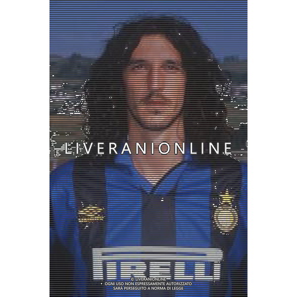 RETROSPETTIVA FELICE CENTOFANTI CALCIATORE NELLA FOTO FELICE CENTOFANTI CON LA MAGLIA DELL\'INTER CALCIO NELL\'ANNO 1995-1996 AG ALDO LIVERANI SAS
