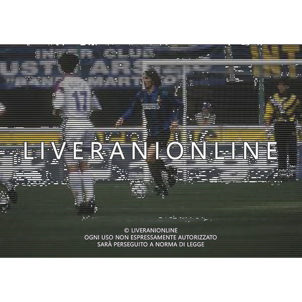 RETROSPETTIVA FELICE CENTOFANTI CALCIATORE NELLA FOTO FELICE CENTOFANTI CON LA MAGLIA DELL\'INTER CALCIO NELL\'ANNO 1995-1996 AG ALDO LIVERANI SAS