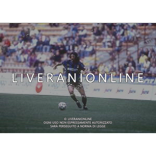 RETROSPETTIVA FELICE CENTOFANTI CALCIATORE NELLA FOTO FELICE CENTOFANTI CON LA MAGLIA DELL\'INTER CALCIO NELL\'ANNO 1995-1996 AG ALDO LIVERANI SAS