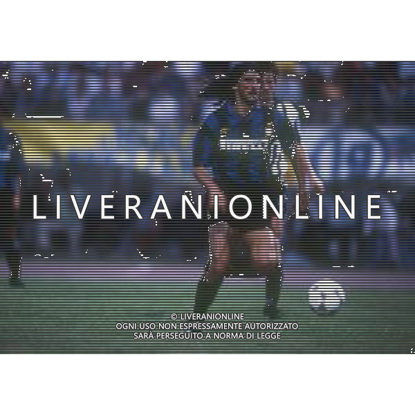 RETROSPETTIVA FELICE CENTOFANTI CALCIATORE NELLA FOTO FELICE CENTOFANTI CON LA MAGLIA DELL\'INTER CALCIO NELL\'ANNO 1995-1996 AG ALDO LIVERANI SAS