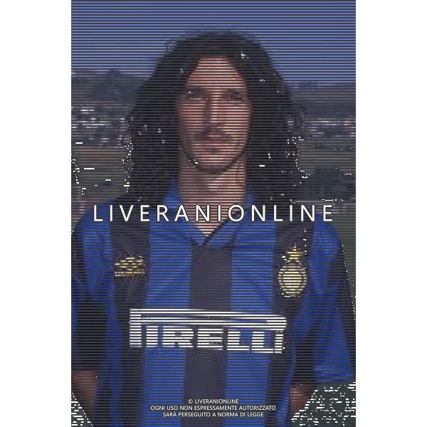 RETROSPETTIVA FELICE CENTOFANTI CALCIATORE NELLA FOTO FELICE CENTOFANTI CON LA MAGLIA DELL\'INTER CALCIO NELL\'ANNO 1995-1996 AG ALDO LIVERANI SAS