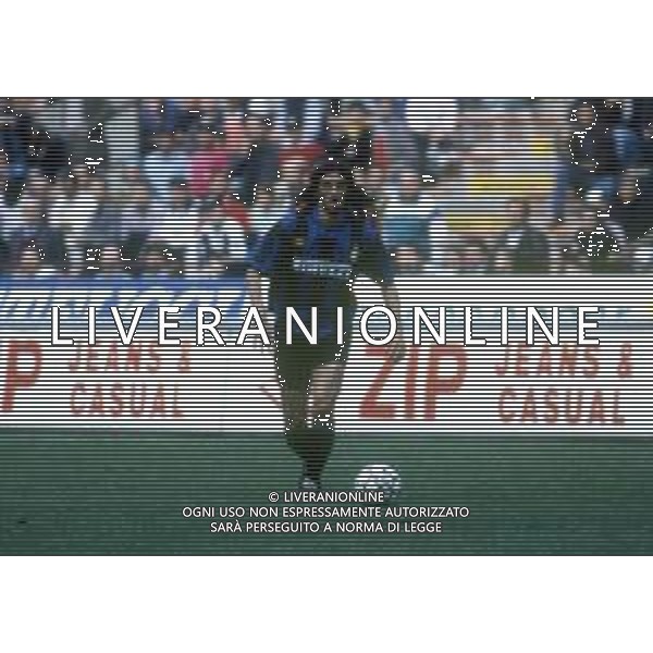 RETROSPETTIVA FELICE CENTOFANTI CALCIATORE NELLA FOTO FELICE CENTOFANTI CON LA MAGLIA DELL\'INTER CALCIO NELL\'ANNO 1995-1996 AG ALDO LIVERANI SAS