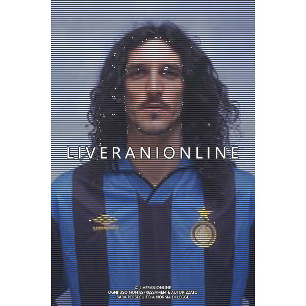 RETROSPETTIVA FELICE CENTOFANTI CALCIATORE NELLA FOTO FELICE CENTOFANTI CON LA MAGLIA DELL\'INTER CALCIO NELL\'ANNO 1995-1996 AG ALDO LIVERANI SAS