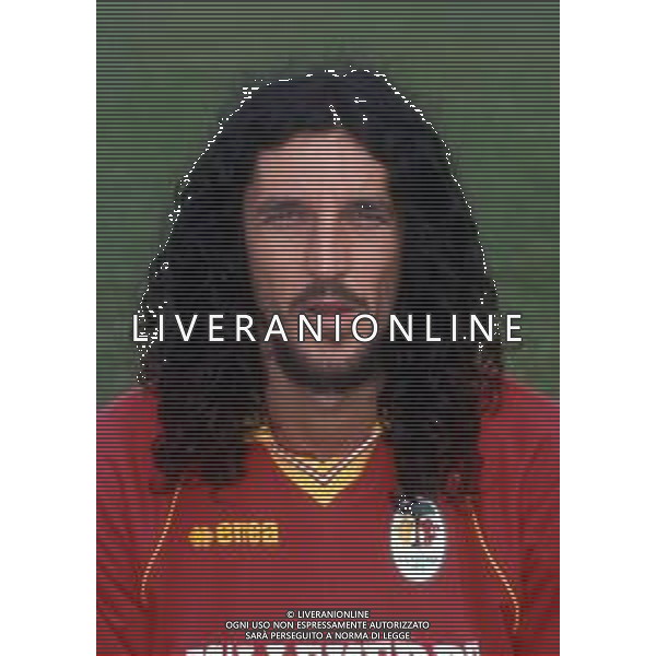 RETROSPETTIVA FELICE CENTOFANTI CALCIATORE NELLA FOTO FELICE CENTOFANTI CON LA MAGLIA DEL RAVENNA CALCIO NELL\'ANNO 1999-2000 AG ALDO LIVERANI SAS